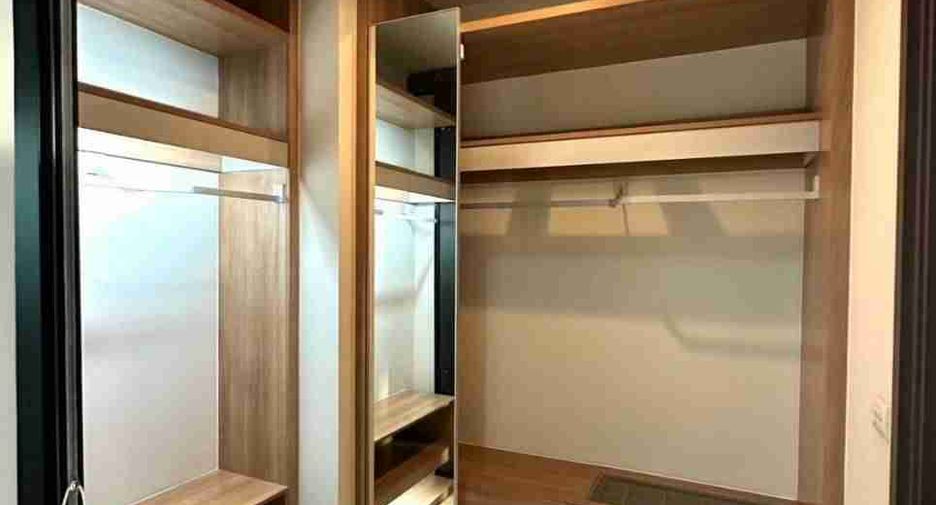 For rent 2 bedrooms condo in Pathum Wan, Bangkok