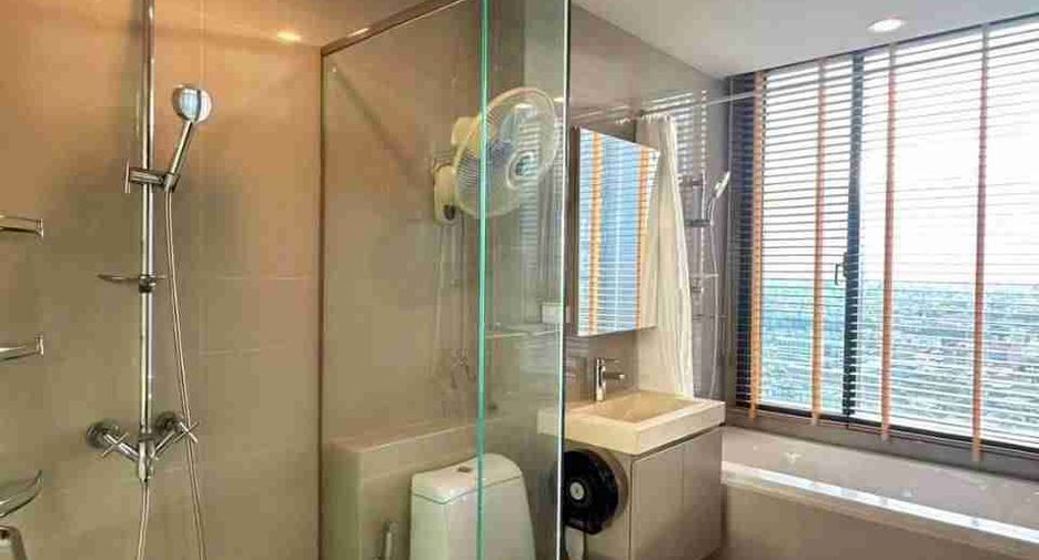 For rent 2 bedrooms condo in Pathum Wan, Bangkok