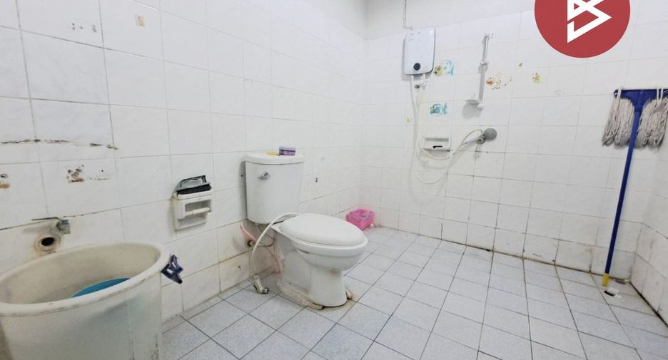 À vendre 4 chambres maison de ville à Mueang Nakhon Sawan, Nakhon Sawan