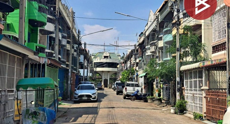 À vendre 4 chambres maison de ville à Mueang Nakhon Sawan, Nakhon Sawan