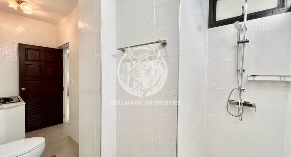 For rent and for sale 3 bedrooms villa in Na Jomtien, Pattaya