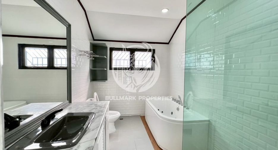For rent and for sale 3 bedrooms villa in Na Jomtien, Pattaya