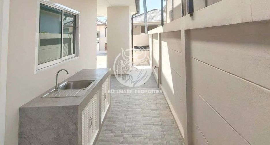 For rent 3 bedrooms villa in Huay Yai, Pattaya