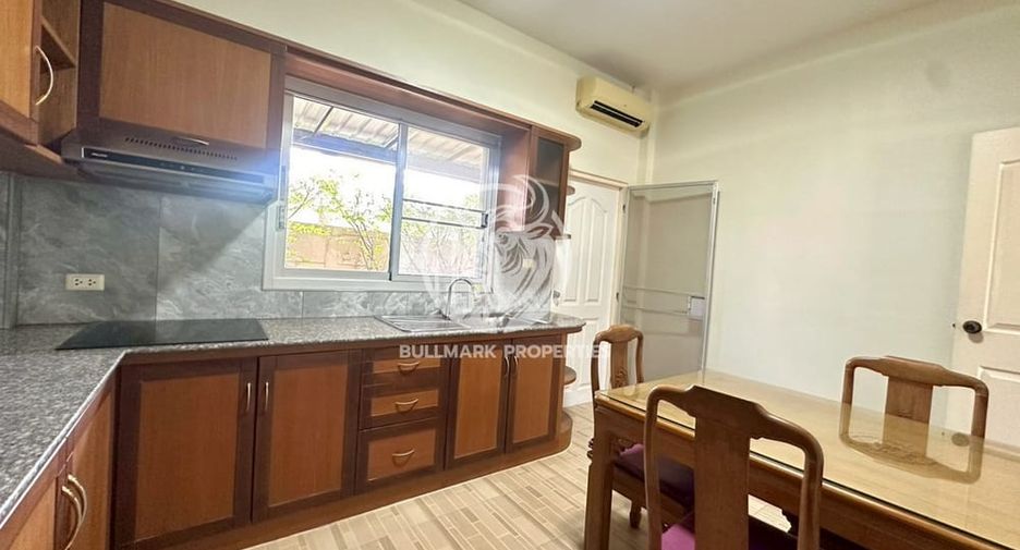 For rent and for sale 3 bedrooms house in Bang Lamung, Chonburi