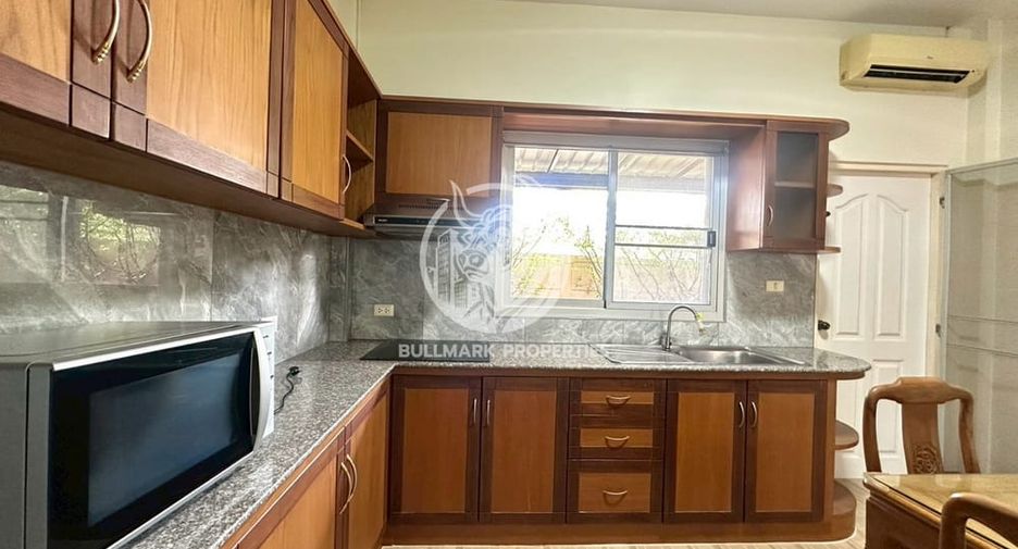 For rent and for sale 3 bedrooms house in Bang Lamung, Chonburi