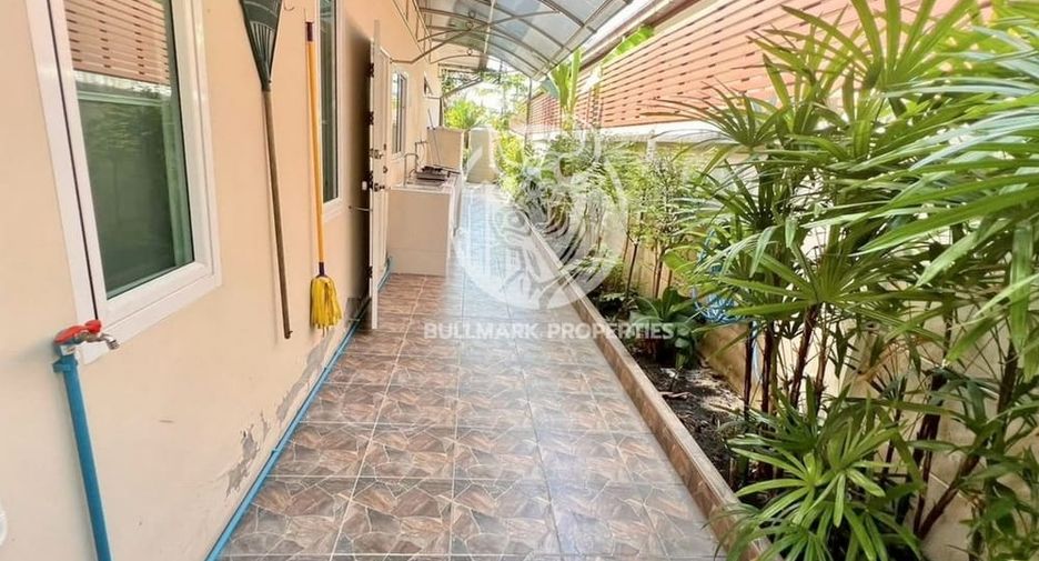 For rent 3 bedrooms house in Huay Yai, Pattaya