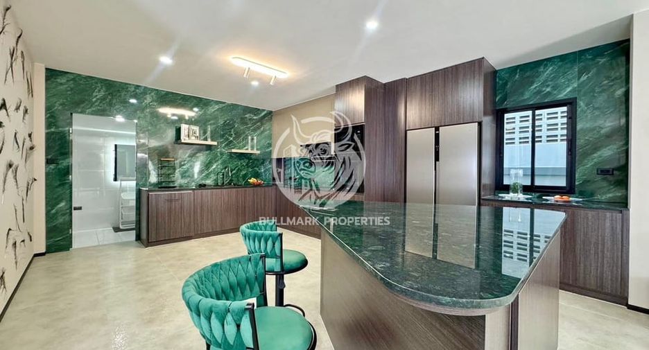 For sale 5 bedrooms villa in Bang Lamung, Chonburi