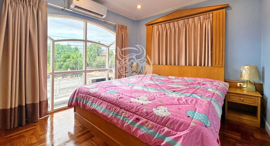 À louer 4 chambres maison à Bang Lamung, Chonburi