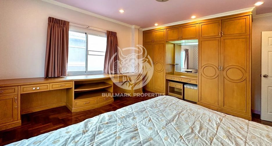 À louer 4 chambres maison à Bang Lamung, Chonburi
