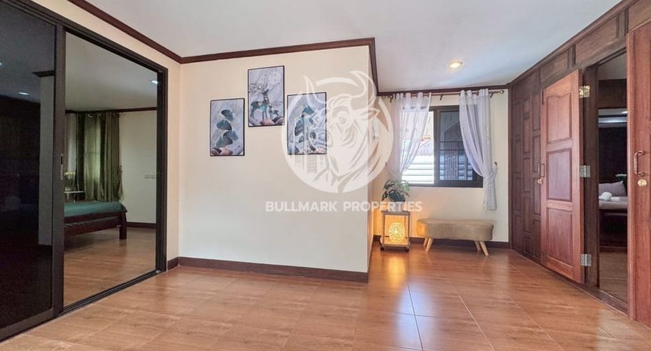 For rent 4 bedrooms house in Huay Yai, Pattaya