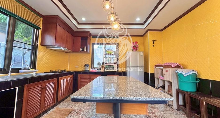 For rent 4 bedrooms house in Huay Yai, Pattaya