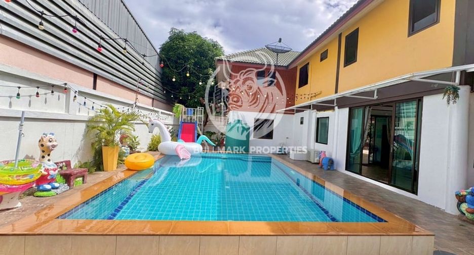 For rent 4 bedrooms house in Huay Yai, Pattaya