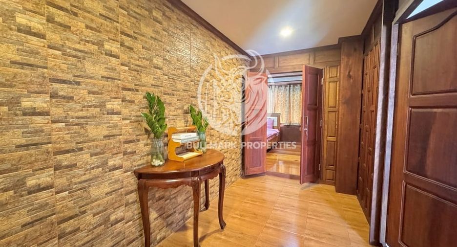 For rent 4 bedrooms house in Huay Yai, Pattaya