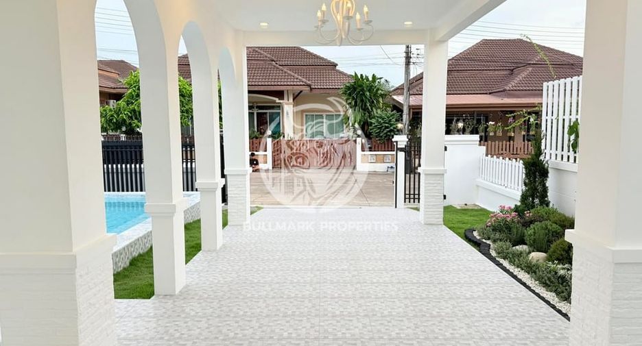 For rent 3 bedrooms villa in Bang Lamung, Chonburi