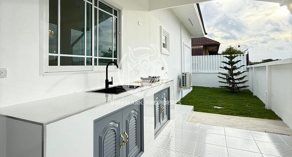For rent 3 bedrooms villa in Bang Lamung, Chonburi