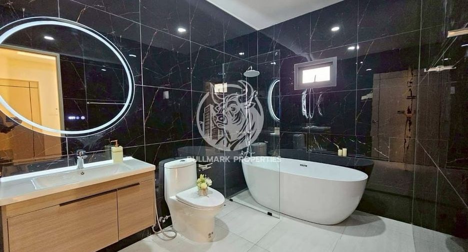 For rent and for sale 4 bedrooms house in Bang Lamung, Chonburi