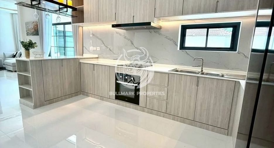 For rent and for sale 4 bedrooms house in Bang Lamung, Chonburi
