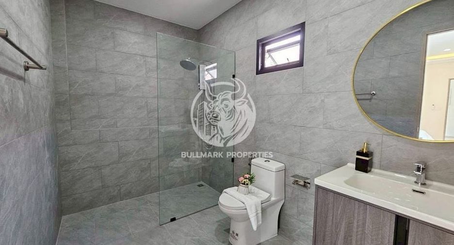 For rent and for sale 4 bedrooms house in Bang Lamung, Chonburi