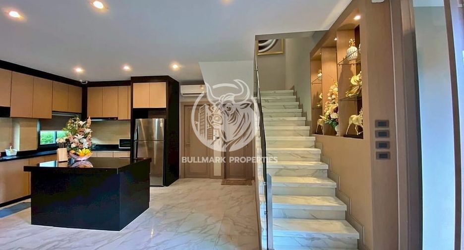 For rent 4 bedrooms house in Huay Yai, Pattaya