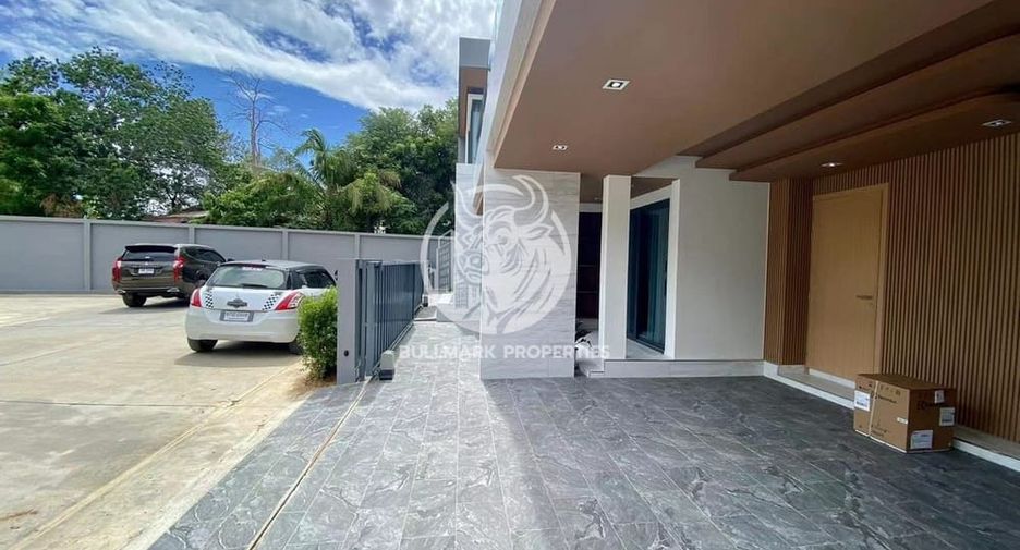 For rent and for sale 5 bedrooms house in Bang Lamung, Chonburi