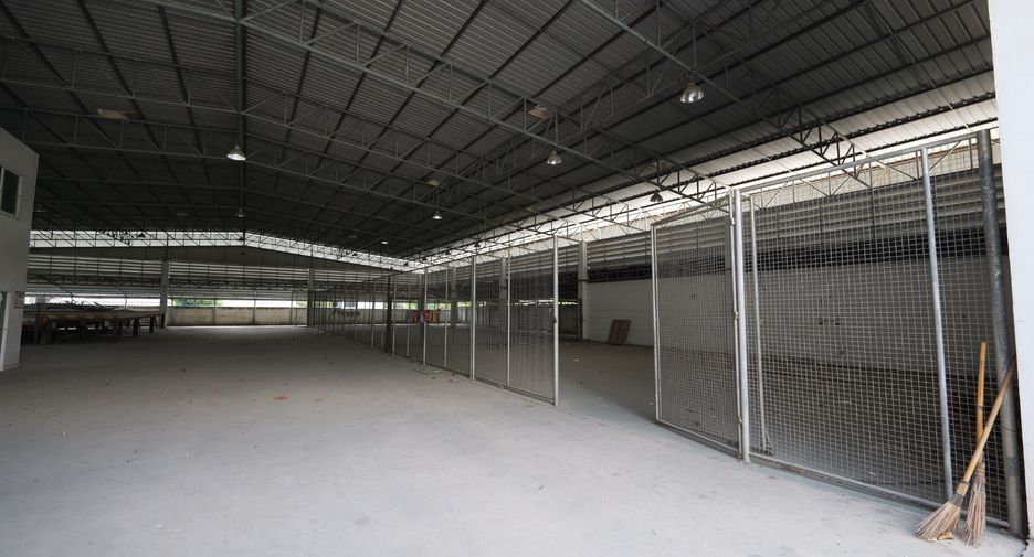 For rent and for sale 4 bedrooms warehouse in Krathum Baen, Samut Sakhon