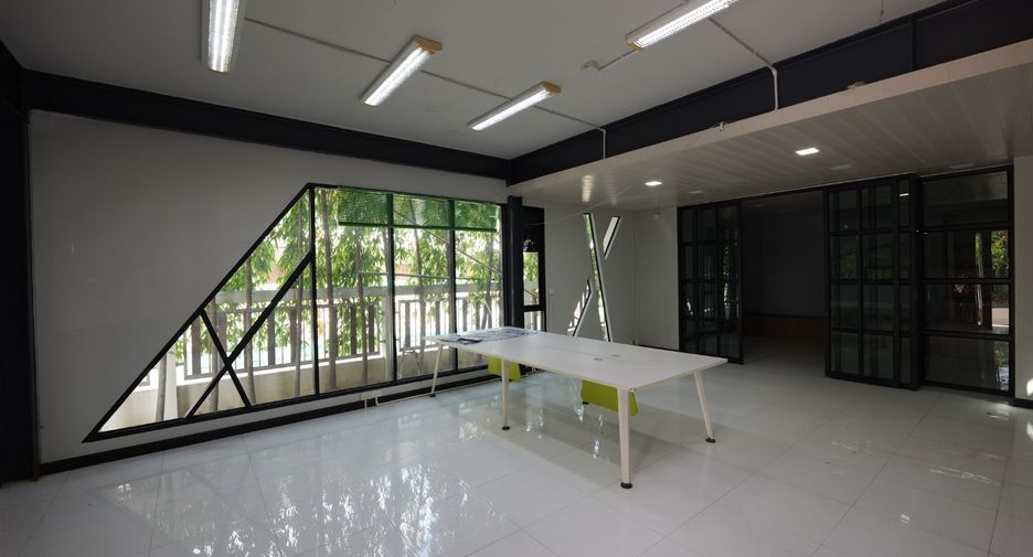 For rent and for sale 4 bedrooms warehouse in Krathum Baen, Samut Sakhon