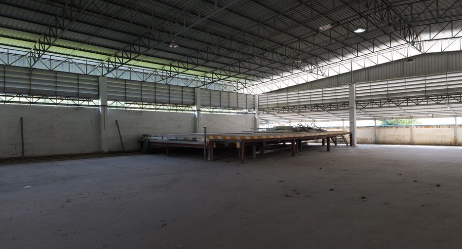For rent and for sale 4 bedrooms warehouse in Krathum Baen, Samut Sakhon