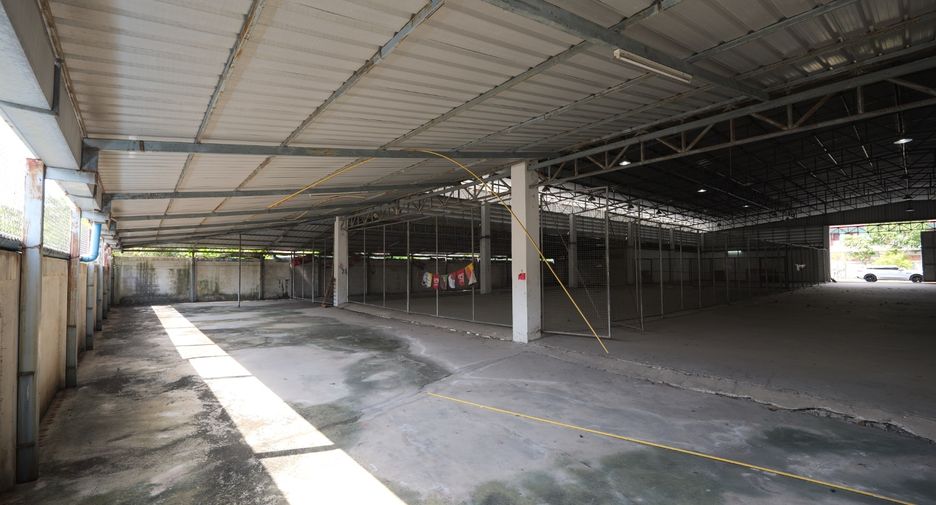 For rent and for sale 4 bedrooms warehouse in Krathum Baen, Samut Sakhon