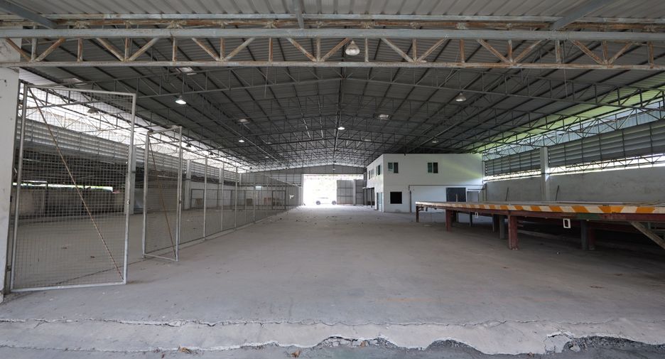 For rent and for sale 4 bedrooms warehouse in Krathum Baen, Samut Sakhon