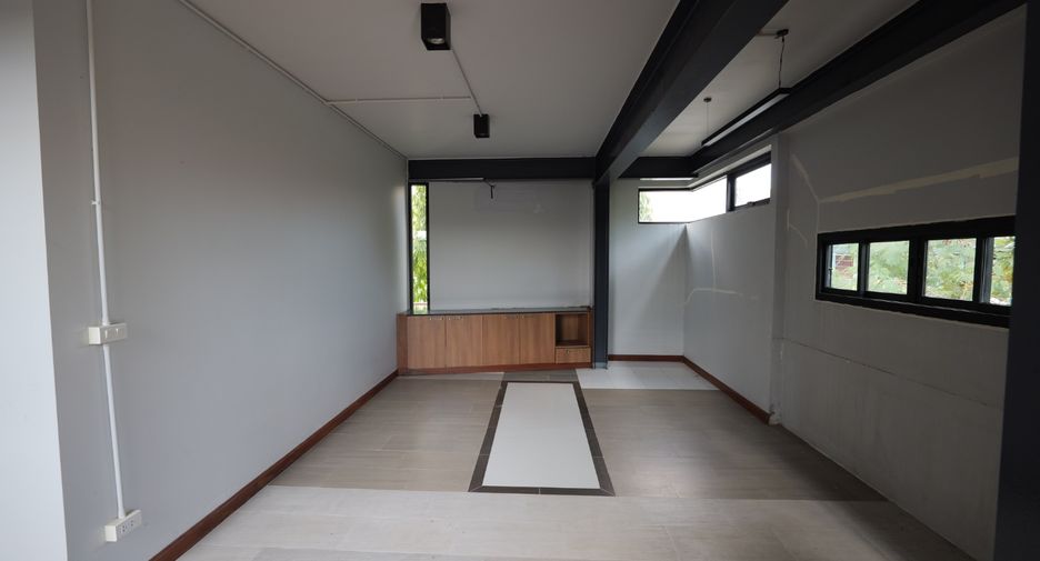 For rent and for sale 4 bedrooms warehouse in Krathum Baen, Samut Sakhon