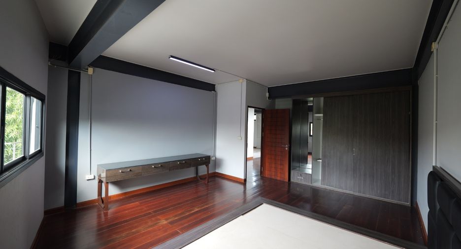 For rent and for sale 4 bedrooms warehouse in Krathum Baen, Samut Sakhon