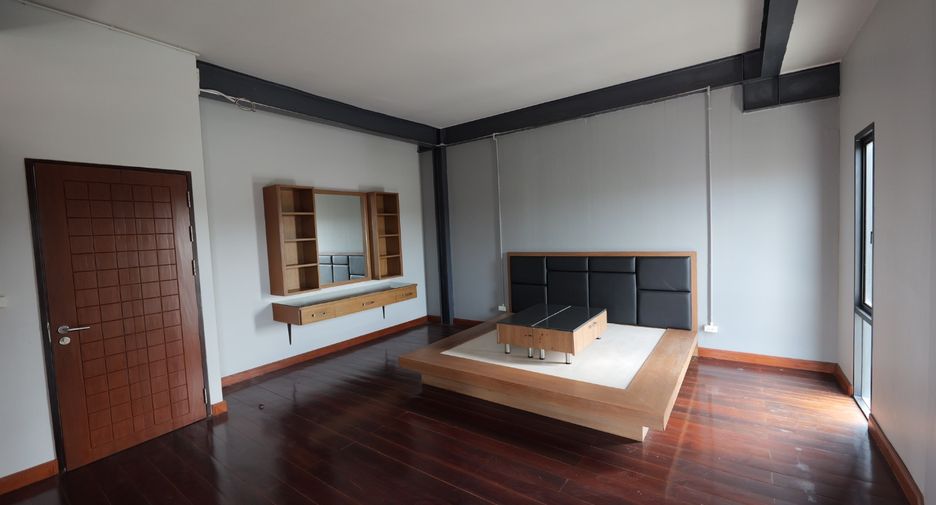 For rent and for sale 4 bedrooms warehouse in Krathum Baen, Samut Sakhon