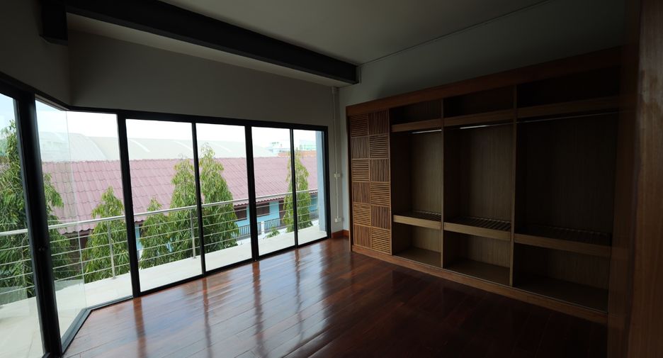 For rent and for sale 4 bedrooms warehouse in Krathum Baen, Samut Sakhon