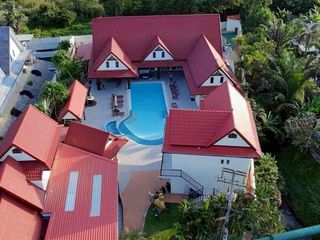 Villa en alquiler y en venta de 6 habitaciones en Bang Lamung, Chonburi
