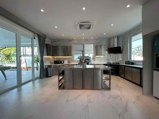 Villa en alquiler y en venta de 6 habitaciones en Bang Lamung, Chonburi