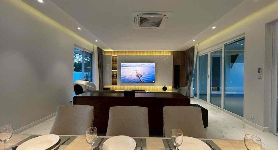 Villa en alquiler y en venta de 6 habitaciones en Bang Lamung, Chonburi