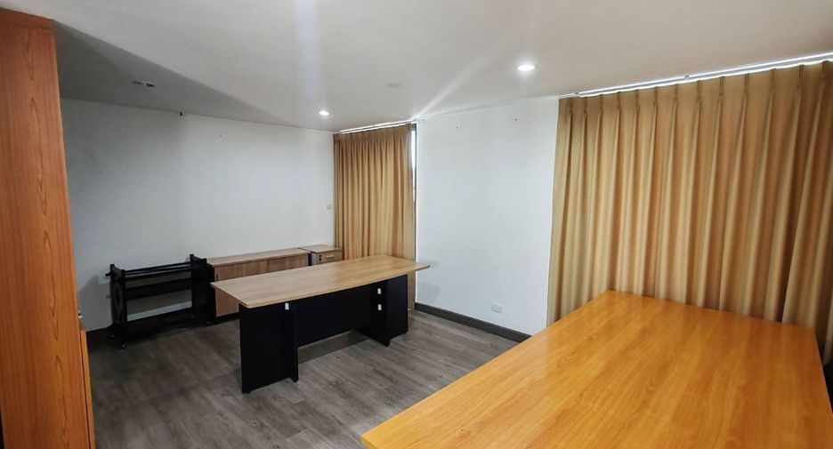 Casa adosada en venta de 3 habitaciones en Pak Kret, Nonthaburi
