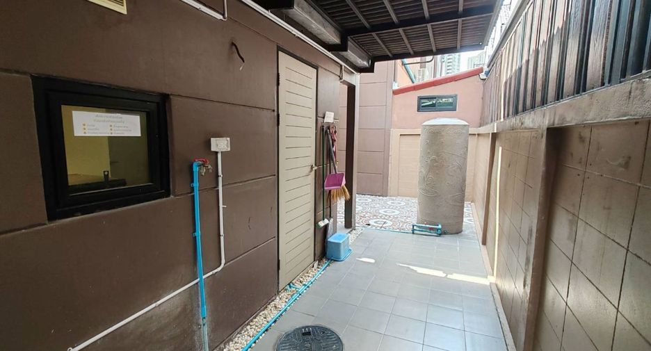 Casa adosada en venta de 3 habitaciones en Pak Kret, Nonthaburi