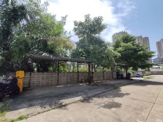 Casa adosada en venta de 3 habitaciones en Pak Kret, Nonthaburi