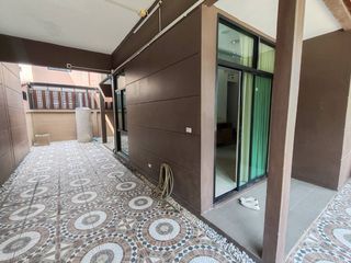 Casa adosada en venta de 3 habitaciones en Pak Kret, Nonthaburi