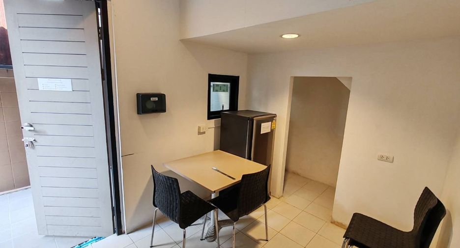 Casa adosada en venta de 3 habitaciones en Pak Kret, Nonthaburi