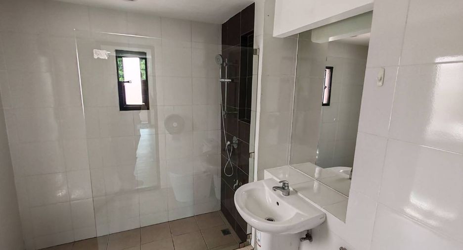 Casa adosada en venta de 3 habitaciones en Pak Kret, Nonthaburi