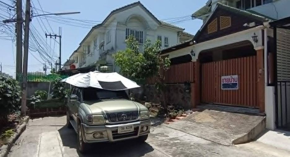 Casa adosada en venta de 4 habitaciones en Suan Luang, Bangkok
