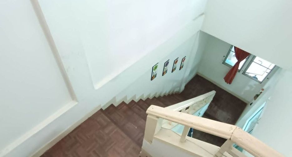 Casa adosada en venta de 4 habitaciones en Suan Luang, Bangkok