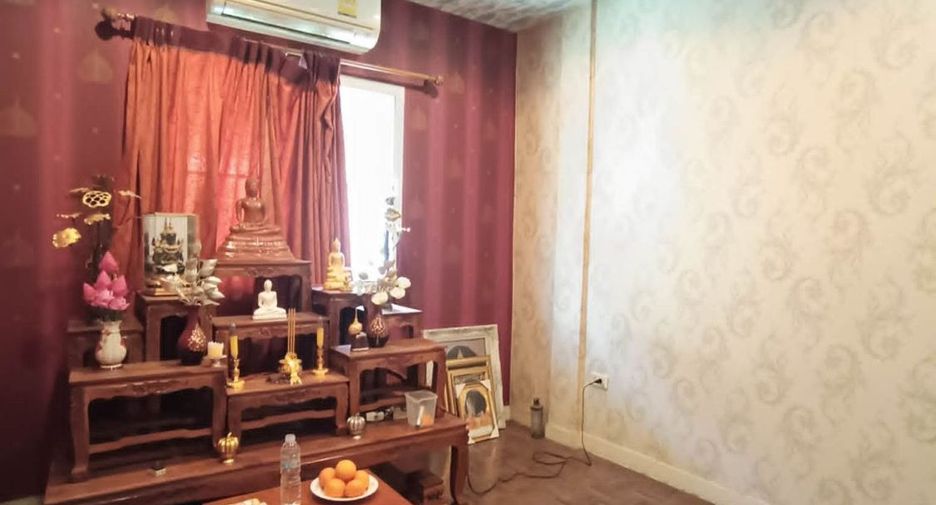 Casa adosada en venta de 4 habitaciones en Suan Luang, Bangkok