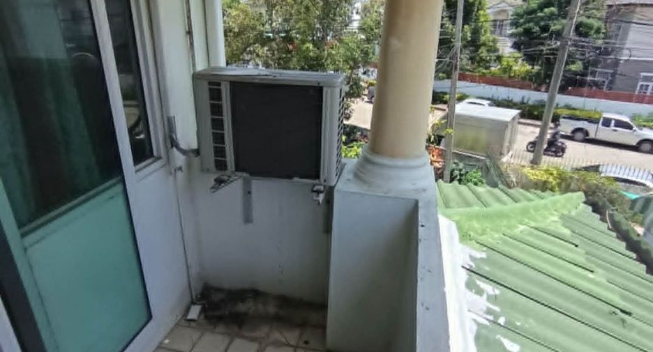 Casa adosada en venta de 4 habitaciones en Suan Luang, Bangkok