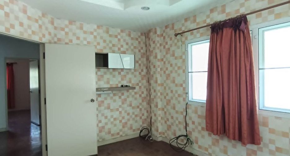 Casa adosada en venta de 4 habitaciones en Suan Luang, Bangkok