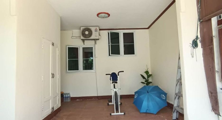 Casa adosada en venta de 4 habitaciones en Suan Luang, Bangkok