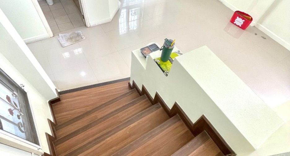 Casa adosada en venta de 3 habitaciones en Bang Bua Thong, Nonthaburi