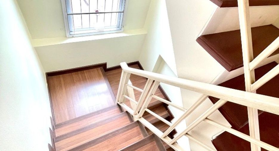 Casa adosada en venta de 3 habitaciones en Bang Bua Thong, Nonthaburi